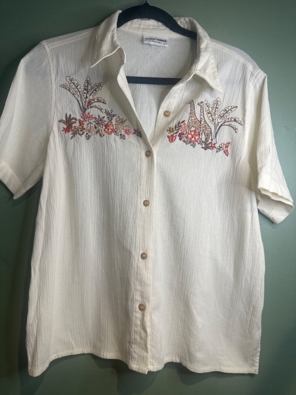 White Alfred Dunner Petite Button Shirt Safari Giraffe Embroidered Novelty